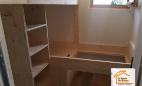 Lits sur-mesure Savoie, Optimisation espace chambre, Artisan bois sur-mesure Albertville, Rangement intégré lit, Décoration montagnarde appartement,