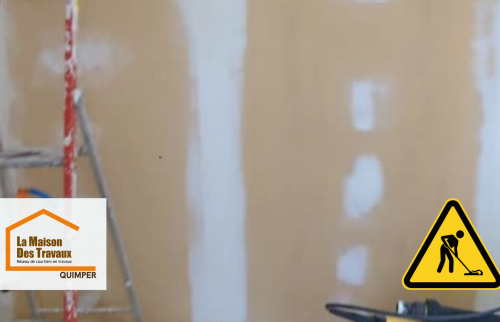 Détail de la buanderie rénovée avec installation de l’évier, réseaux adaptés et finitions soignées pour un usage durable et pratique.