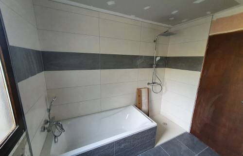 Installation de la nouvelle baignoire