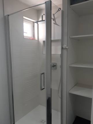 Rénovation de salle de bain avec rangements muraux - Montluel 01120