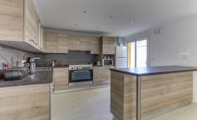 Rénovation complète d’une maison avec aménagement d’un garage transformé en séjour cuisine à Neuville sur Saône