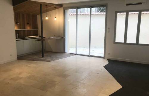 Salle de réunion vue depuis l'entrée