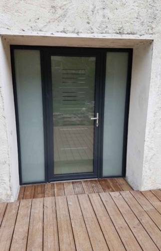 Aménagement de terrasse et rénovation des menuiseries extérieures d'une maison, dans le centre de Nantes (44)