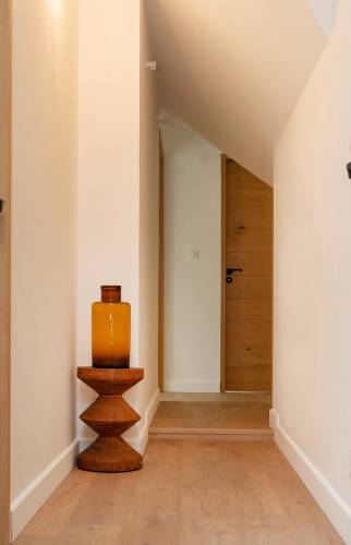 Couloir lumineux et aménagé sous combles – Projet finalisé