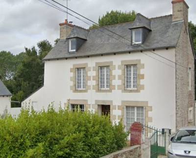 Avant travaux de changement des menuiseries extérieures, fenêtres bois petits carreaux