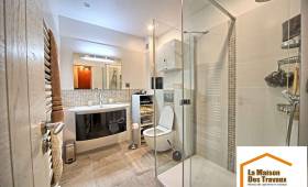 Salle de Bain RdC rénovée - robinetterie design - Varennes Jarcy