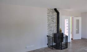 Installation de poêle à bois lors d'une rénovation de salon séjour - Brie-Comte-Robert 77170