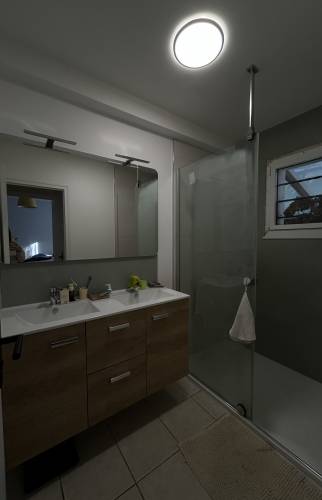 Salle de bain rénovée par La Maison Des Travaux Bruz à Chartres-de-Bretagne