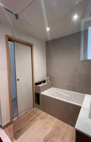 une porte à galandage qui permet de gagner de la place 