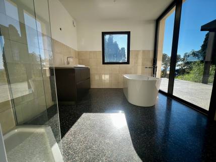 Salle de bain en neuf à Agay