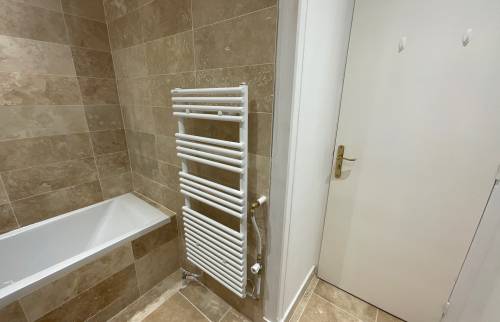 Le radiateur sèche-serviettes