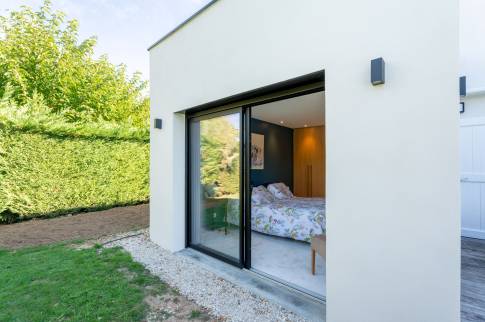 Extension de plain pied avec menuiseries aluminium coloris noir - Chasselay (69380) 