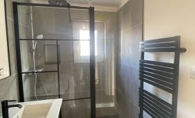 Création d'une salle de douche attenante à la chambre parentale
