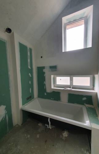 Fermeture de la porte extérieure et mise en place plomberie