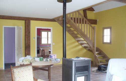 Séjour et cage d'escalier à VEILLEINS (41)