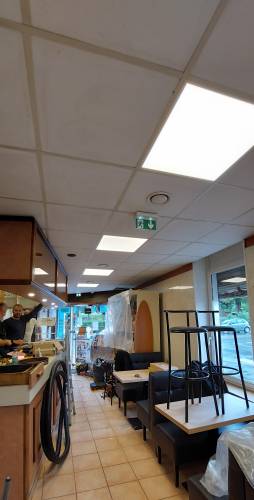 Eclairages aux normes électriques dans un commerce à Arras 62