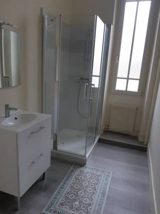  Nouvelle salle de bain après travaux de rénovation d'appartement - Bourg-en-Bresse 01000