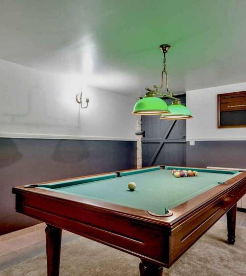 Salle de billard au sous sol d'une maison - La Maison des travaux Paris