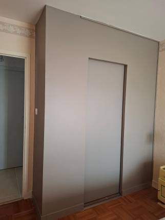 Aménagement de dressing dans un cagibi - Bourg-en-Bresse 01
