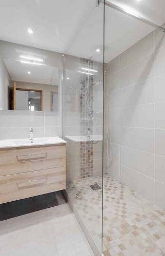 Salle de bain à l' italienne en ciment après travaux COSNE SUR LOIRE(58)