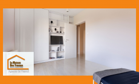 Rénovation réussie d’une chambre à Lure grâce à La Maison Des Travaux : clarté, rangement et confort au rendez-vous.