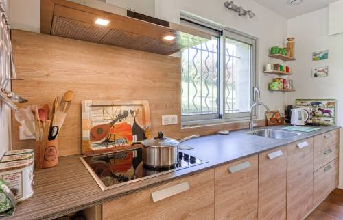 Hotte ultra moderne et crédence assortie aux meubles