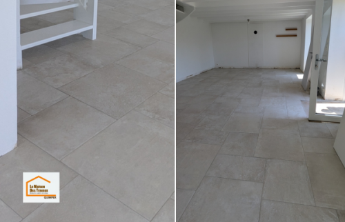 Rénovation globale d’une maison dans le Finistère Sud avec pose d’un carrelage grand format. Un espace lumineux en préparation avant l’installation de la cuisine, réalisé avec La Maison Des Travaux Quimper.