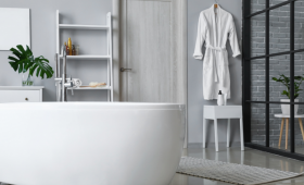 grande verrière d’atelier dans une salle de bain à Plombières-Lès-Dijon