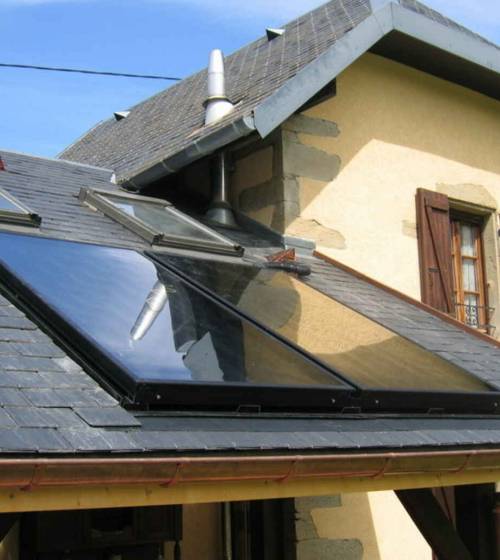 installation de panneaux solaires sur le toit d'une maison Annecy (74) 