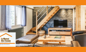 Un salon chaleureux à Aix-en-Provence : jeux de textures et rénovation réussie avec La Maison Des Travaux.