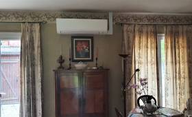 Installation de pompe à chaleur air-air avec unité intérieure dans le séjour - Brie-Comte-Robert 77170