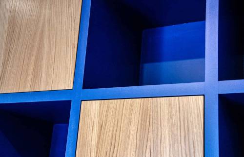 Porte chêne massif et étagère médium peintes