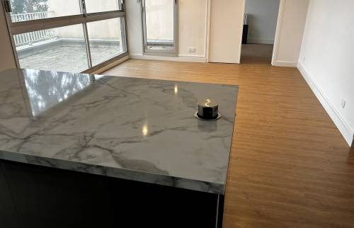 Cuisine Noire bois et marbre La Maison des Travaux Rouen 3