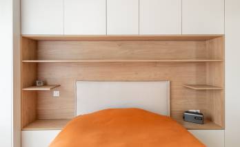Chambre design avec rangements discrets à Sèvres