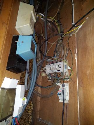 Tableau électrique de commerce avant mise aux normes électriques - Arras 62