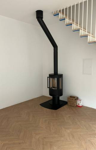 Nouvelle cheminée installée dans le salon de cette maison de Virieu