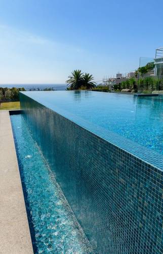 Piscine à débordement