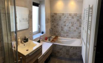 salle de bain rénovée moderne