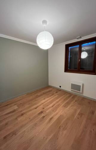 Peinture murs et plafonds chambre (69340 FRANCHEVILLE)