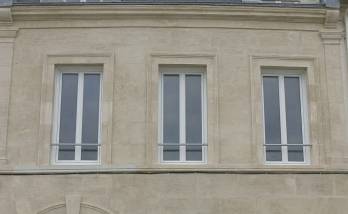 Restauration de façade (en pierre de taille) à Luc sur Mer (côte de Nacre, proche Ouistreham)