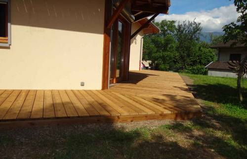 Réalisation terminée de cette superbe terrasse en pin thermotraité