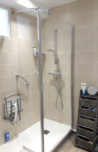 Grande douche à receveur plat