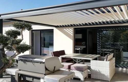 Installation d'une pergola bioclimatique à Le Perreux