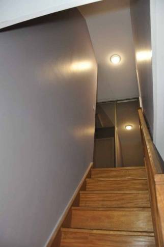 Escalier intérieur dans une maison rénovée - Combs-la-Ville 77380