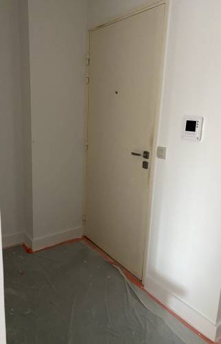 Coordination nécessaire pour la réparation de la porte d'entrée