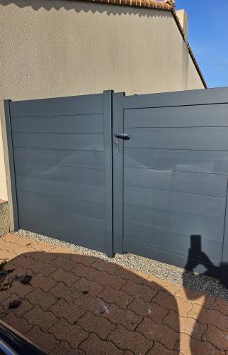 Vue de près du grand portail 2 vantaux