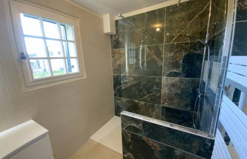 douche carreaux noirs La Maison Des Travaux Alès