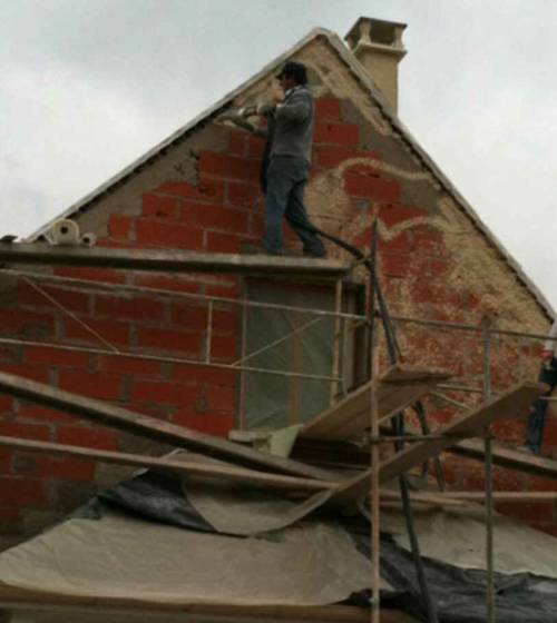 Construction d'une maison neuve en banlieue d'Agen