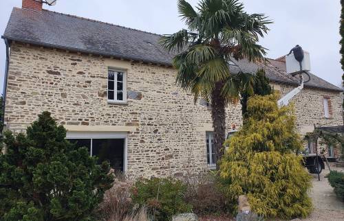 Mise en avant de la pierre authentique de la maison