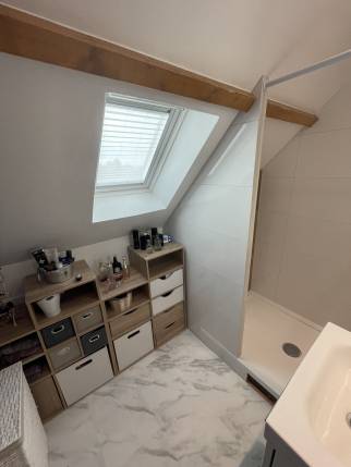 Coin douche et rangement sous pente (Cambes-en-Plaine 14610)